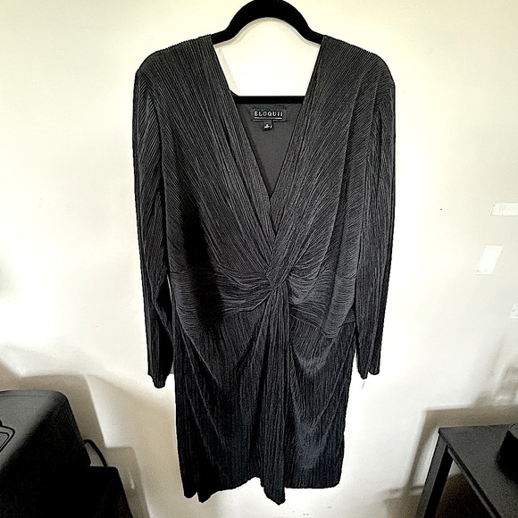 Black Eloquii Front Tie Long Sleeve Dress - Picture 4 of 12